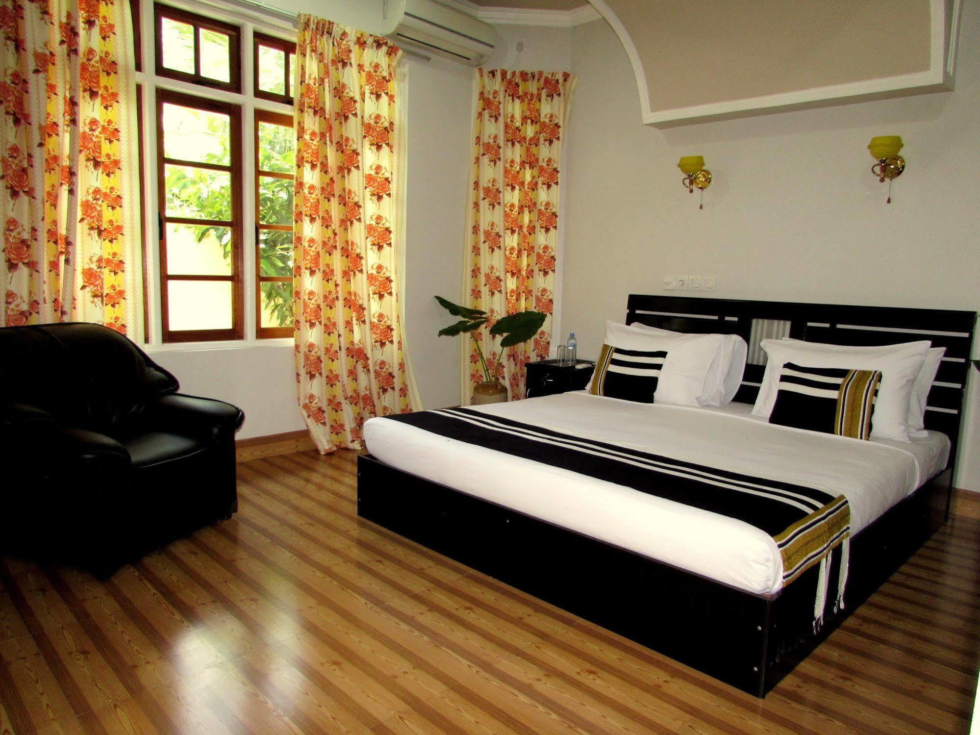 Dhonfulhafi Inn Maalhos  Exterior photo